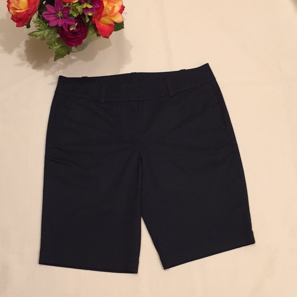 Ann Taylor Boardwalk Short NWT Navy Blue